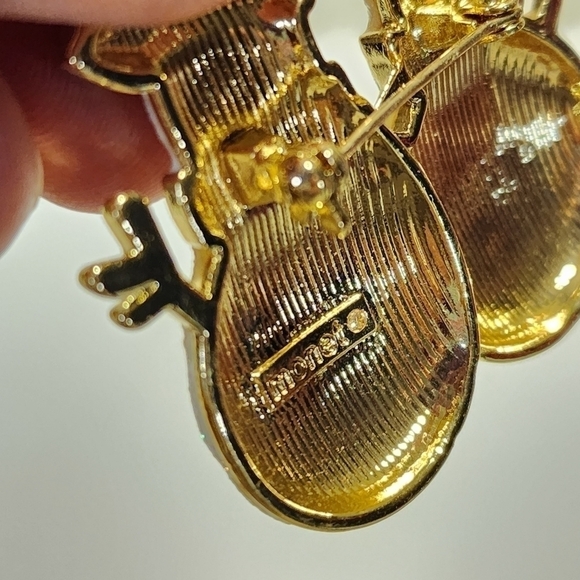 Monet Snowman and Woman Couple enamel pin brooch - Picture 10 of 10